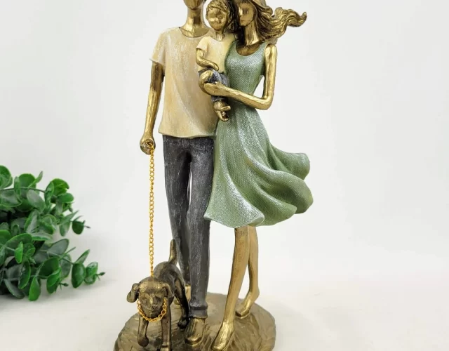 Estátua de Família: Como Incorporar a Peça em uma Estante ou Prateleira na sua Casa