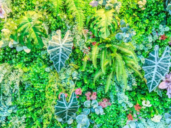 Jardim vertical artificial: a natureza em espaços reduzidos